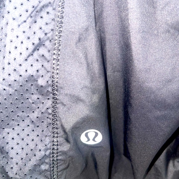 Lululemon Run‎ Take Flight Zip Up Black Jacket Rare size 8 - Picture 6 of 7